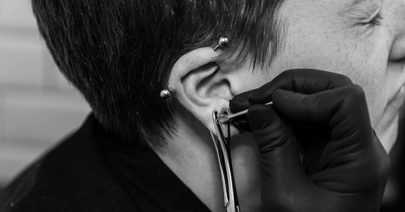 Schmerzmittel vor Piercings – Tattoos?